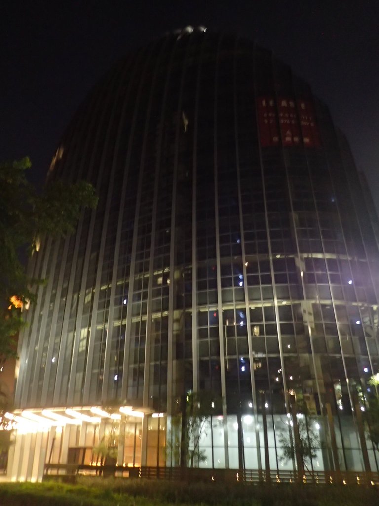 PB169325.JPG - 南港經貿園區之  夜色璀璨  (03)