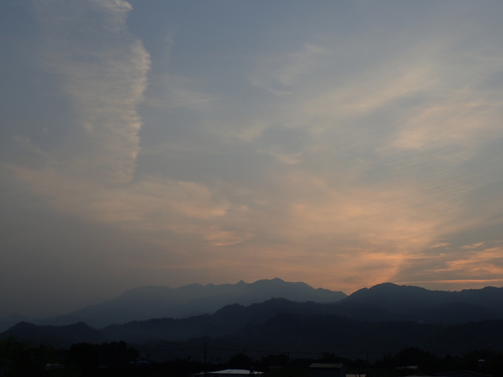 P3217436.JPG - 新社  迎大雪山晨光  (01)