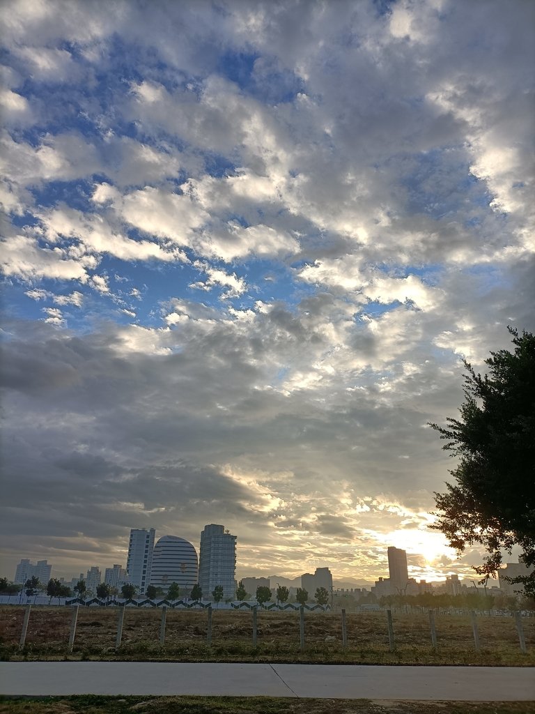 IMG20201227070451.jpg - 台中  水湳  中央公園晨光