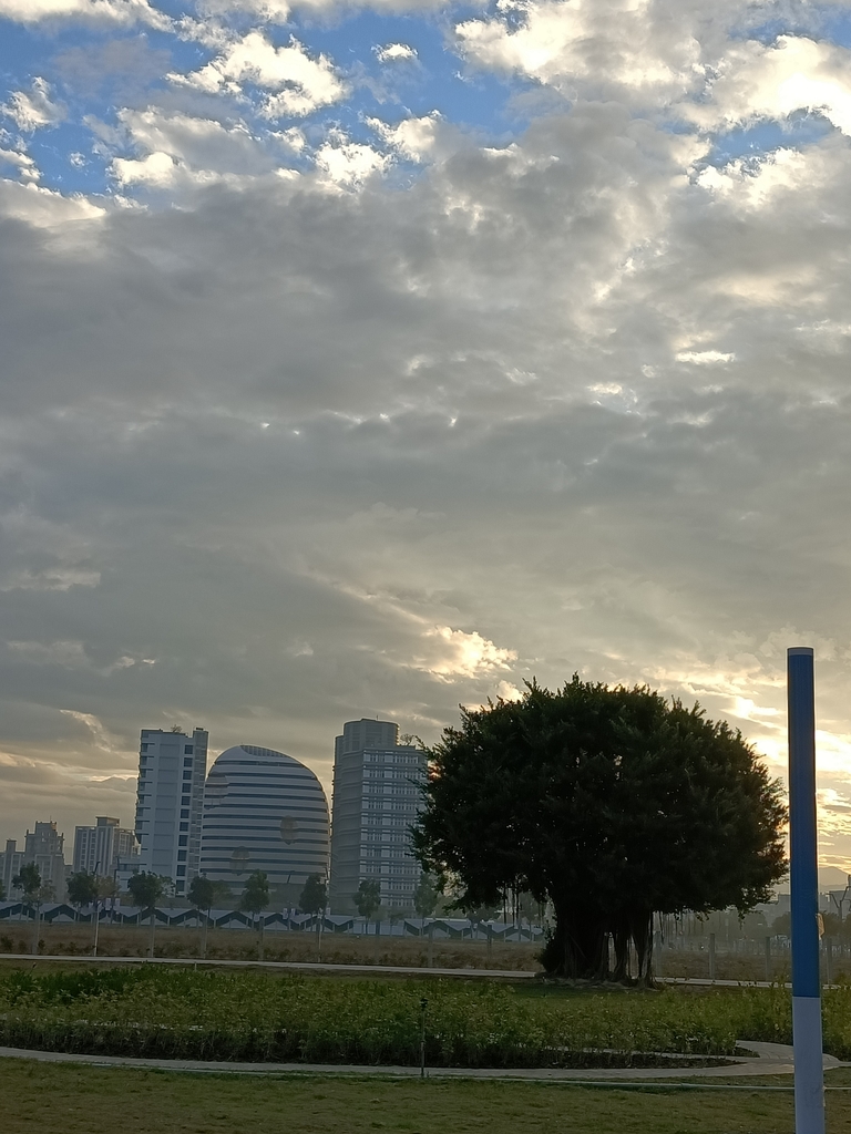 IMG20201227070604.jpg - 台中  水湳  中央公園晨光