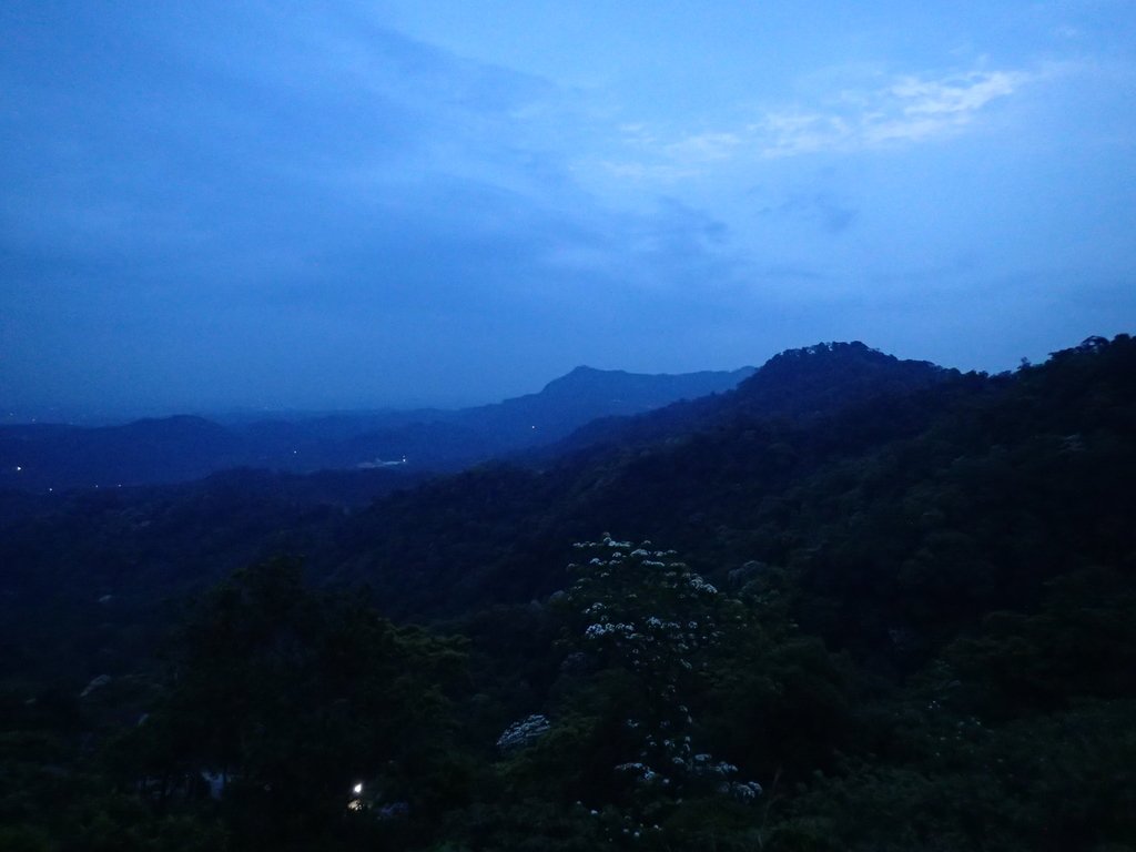 P4191849.JPG - 南庄  細湖頂  山中夜色