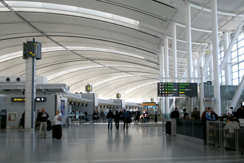 interior-airport-5070836.jpg - 桁架及網格結構系統