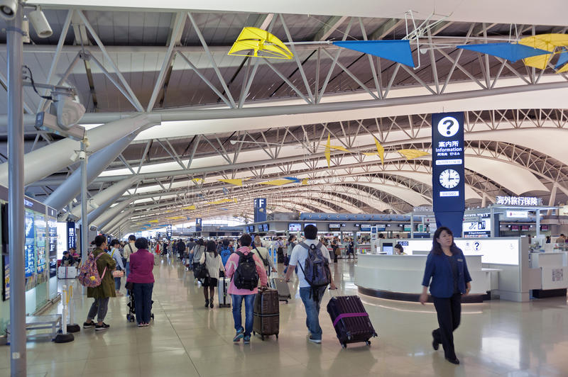 interior-shot-inside-passenger-departure-terminal-kansai-international-airport-osaka-japan-april-92120026.jpg - 桁架及網格結構系統