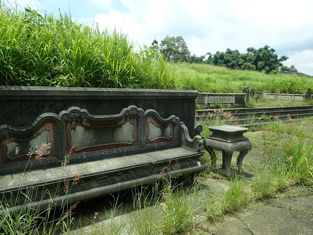 后里  賢坂張家祖墓群  (中)