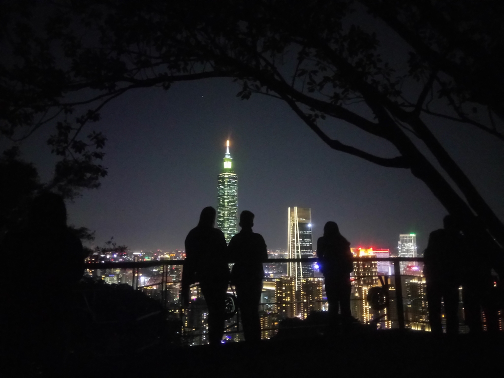 夜燈象山—  俯看城市光影