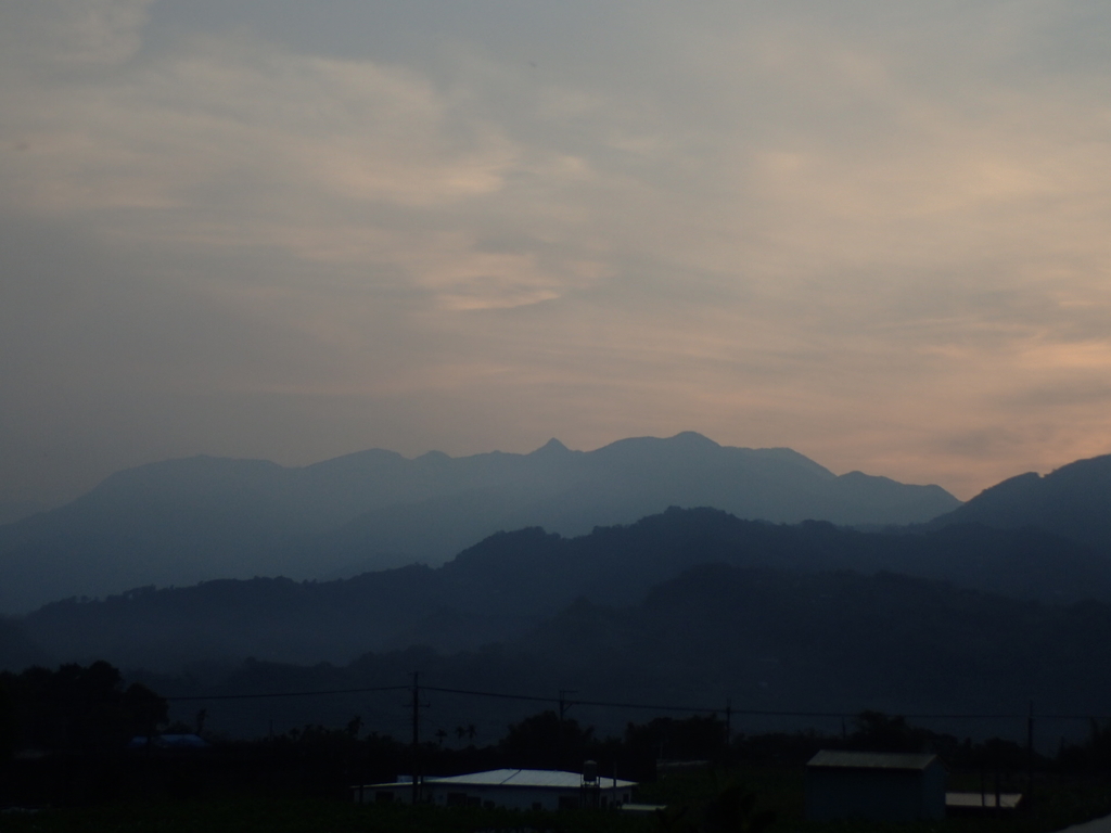 P3217439.JPG - 新社  迎大雪山晨光  (01)