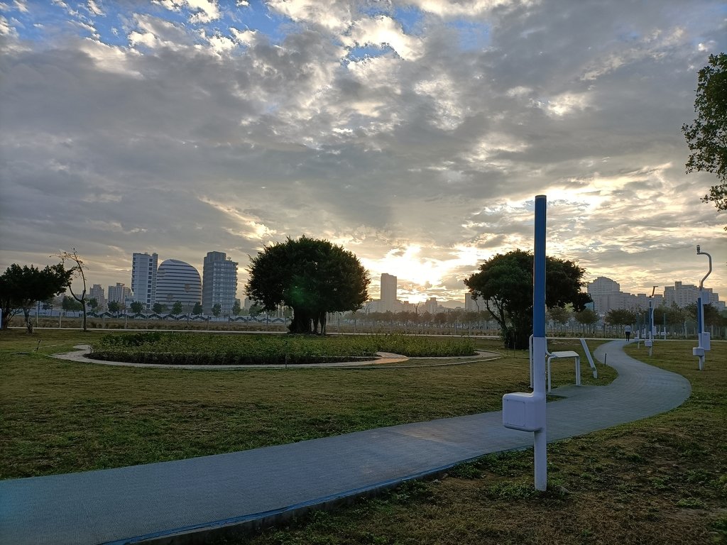 IMG20201227070540.jpg - 台中  水湳  中央公園晨光