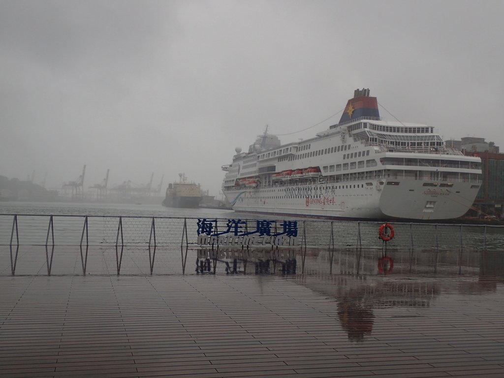 P1031668.JPG - 雨中---  基隆  海洋廣場  