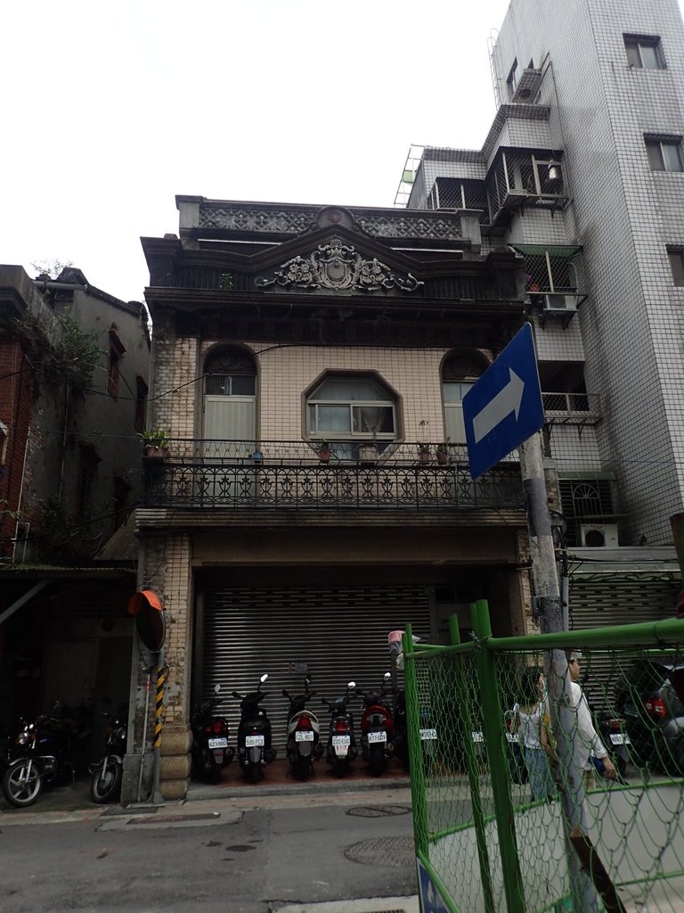 PA100568.JPG - 散步---  大稻埕  歷史街屋