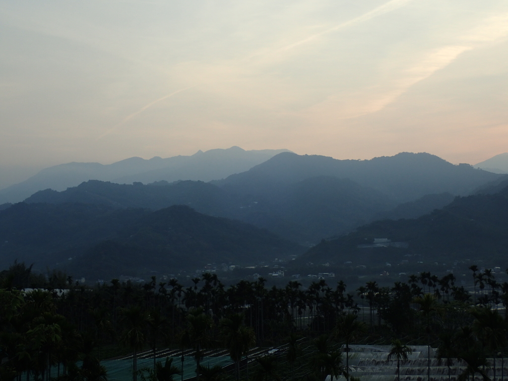 P3217469.JPG - 新社  迎大雪山晨光  (02)