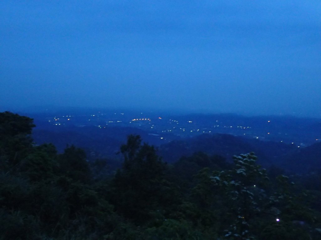 P4191840.JPG - 南庄  細湖頂  山中夜色