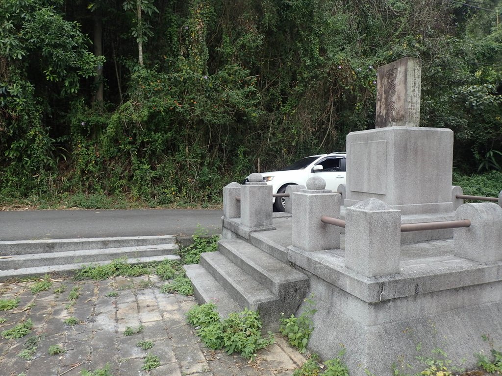 PA292493.JPG - 日月潭水力發電所工程殉難碑