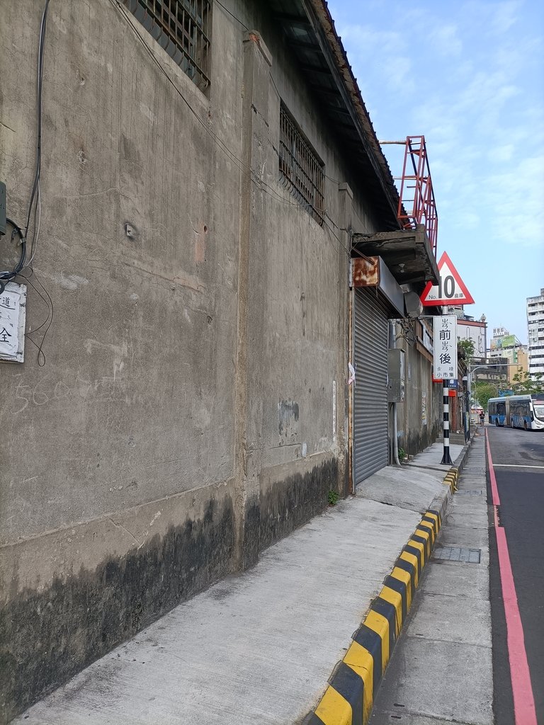 IMG20210426072204.jpg - 台中  街路隨拍  (39)